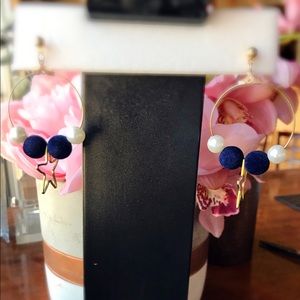Free with any bundle of 2!!!! Fashion earrings